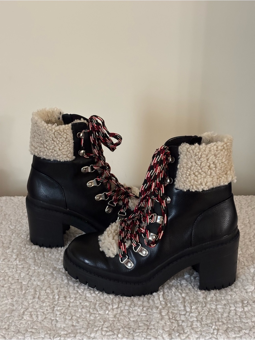 NWOT Universal Thread Hiking Boots